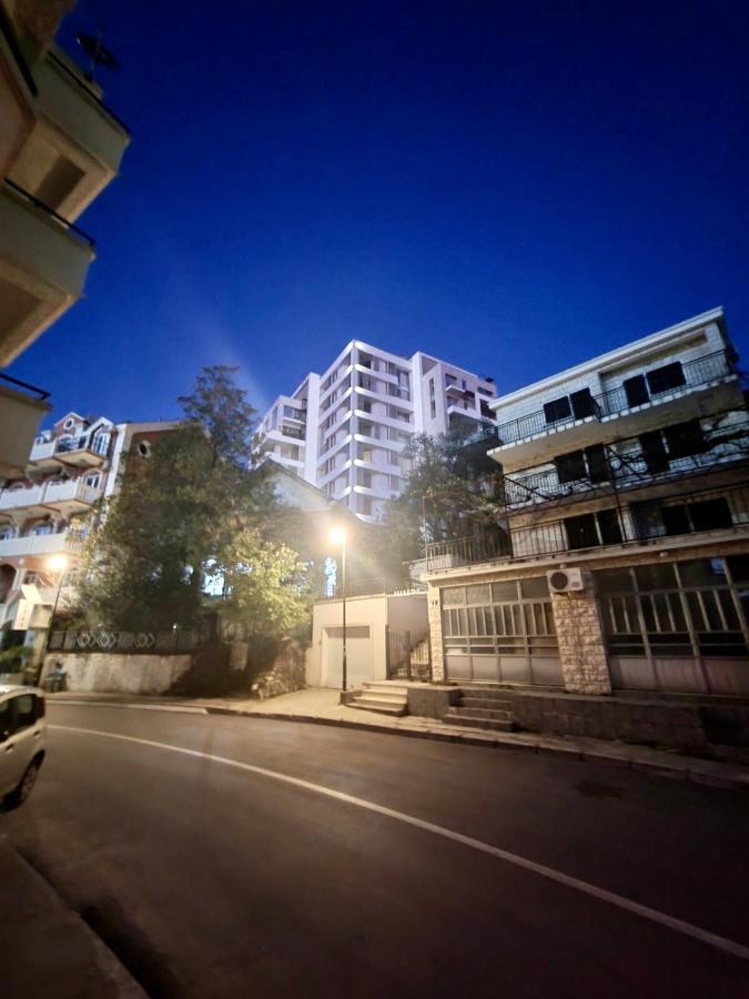 Aura Tower Apartments By Gaby ราไฟโลวีซี ภายนอก รูปภาพ