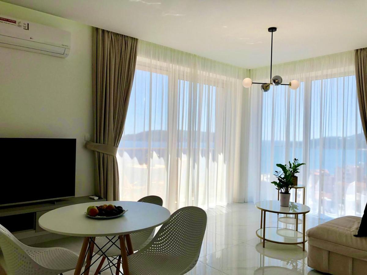 Aura Tower Apartments By Gaby ราไฟโลวีซี ภายนอก รูปภาพ