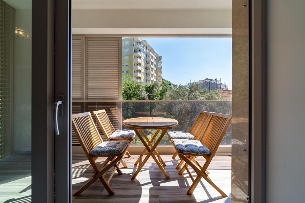 Aura Tower Apartments By Gaby ราไฟโลวีซี ภายนอก รูปภาพ