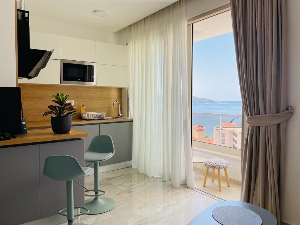 Aura Tower Apartments By Gaby ราไฟโลวีซี ภายนอก รูปภาพ